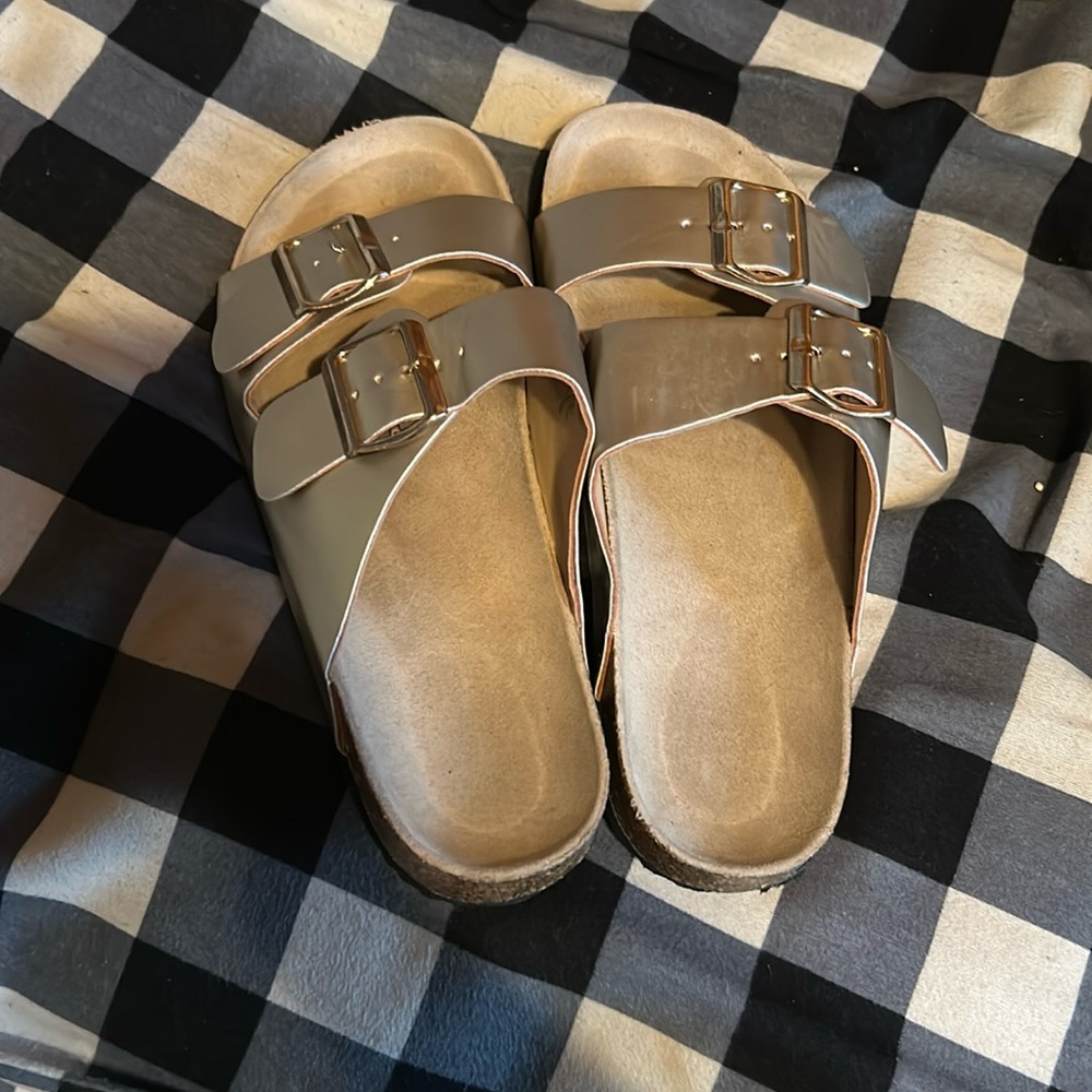 Sandles